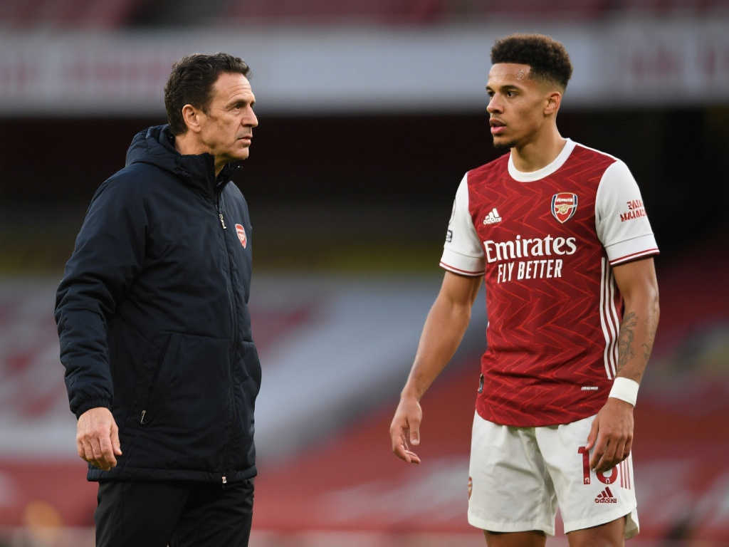 梅西紧随其 梅西紧随其